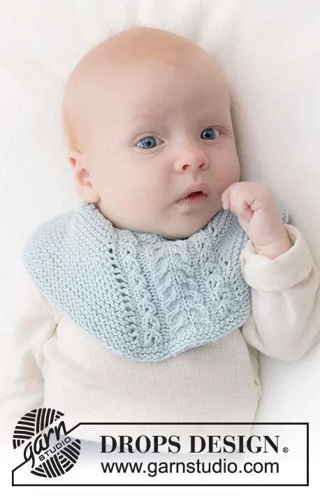 45-16 Cables and Cuddles Bib by DROPS Design Endast denna vecka