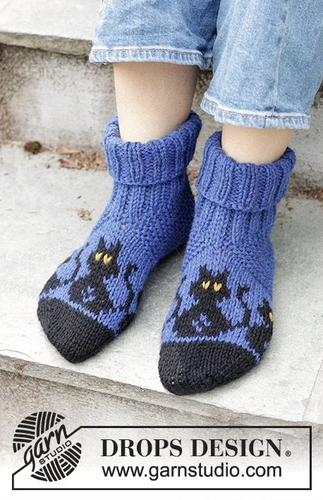 244-44 Bewitched Cat Socks by DROPS Design Reapris
