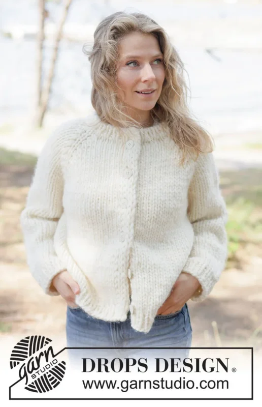 Kampanjpris 264-25 Quiet Hours Cardigan by DROPS Design