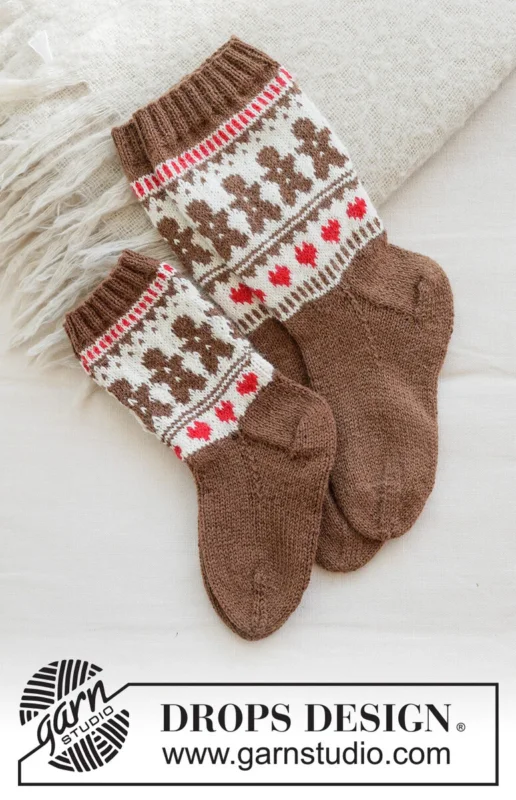 Bästa pris 50-3 Gingerbread Love Socks by DROPS Design