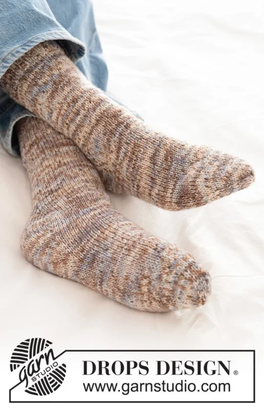 Erbjudandepris 265-21 Moonlight Mover Socks by DROPS Design