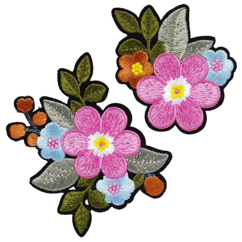 Iron-on tygmärke rosa blommor i 2 storlekar med massor av detaljer 2 st. 65x75 mm & 48x53 mm Kampanj