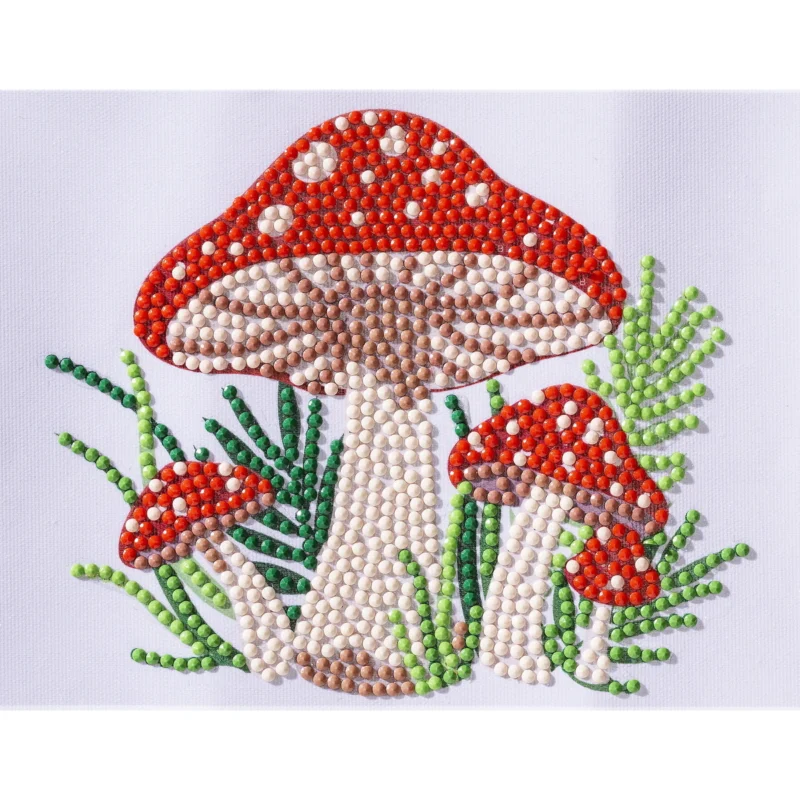 Extra rabatt Diamond painting – 12x16 cm stort motiv med en klunga röda flugsvampar