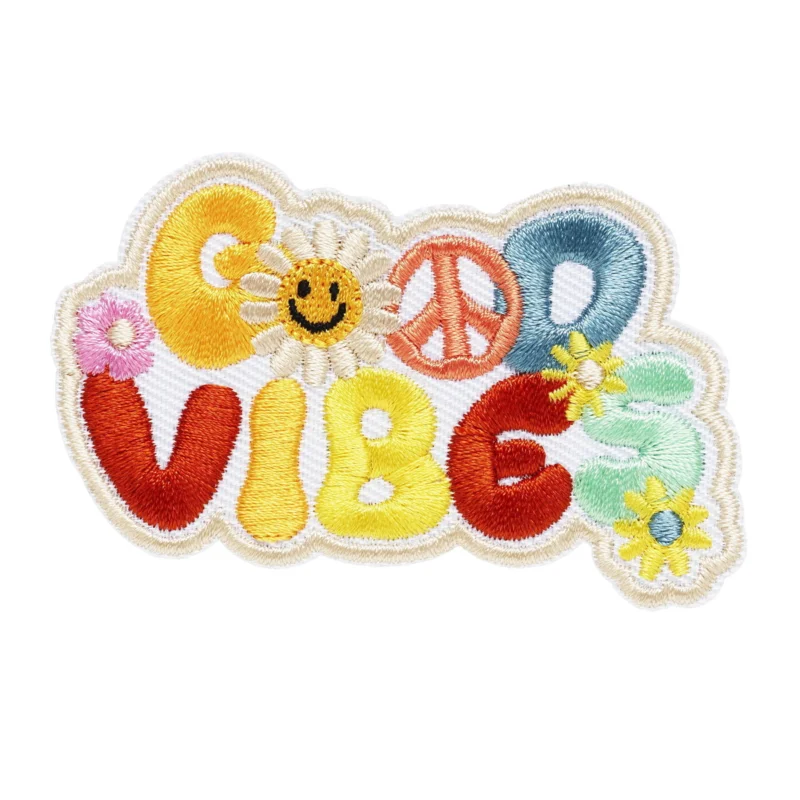 Köp online Iron-on tygmärke med färgglad text Good vibes 70x40 mm
