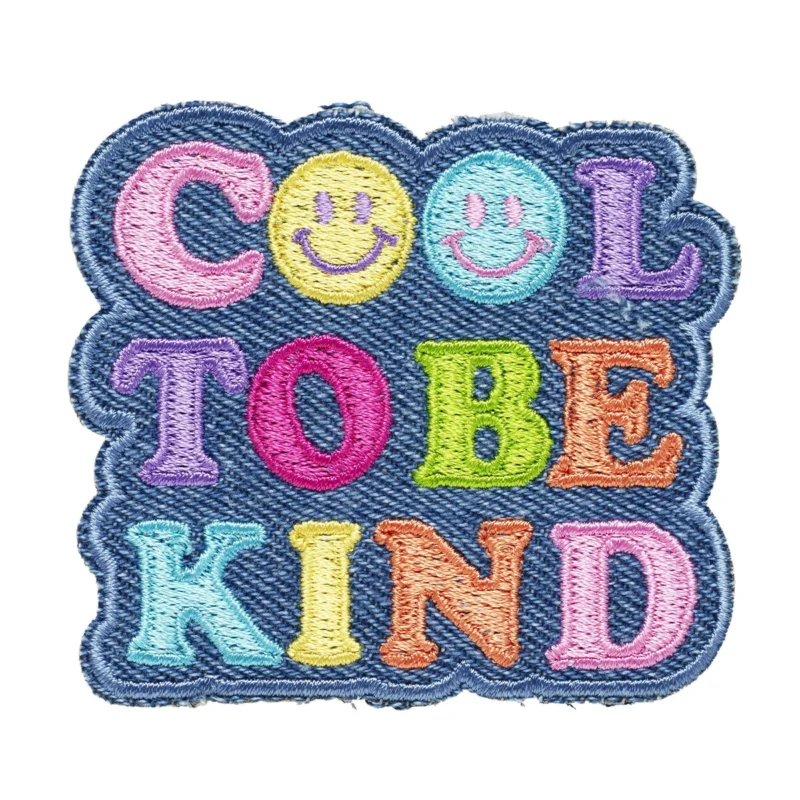 Iron-on tygmärke med texten Cool to be kind + smileys, 65x57 mm Premium
