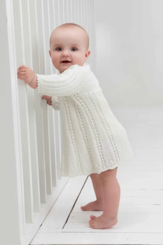 Beställ nu Babyklänning mössa och sockor