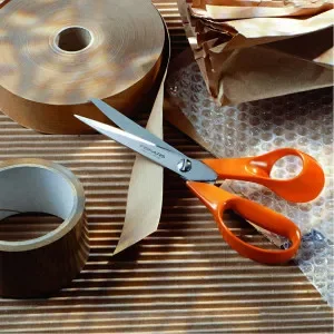Köp online Fiskars Universalsax Höger Orange 21 cm