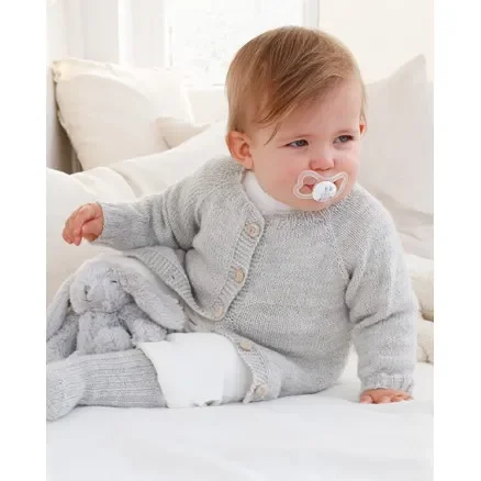 Expressleverans Little Pearl Cardigan by DROPS Design – Baby Jacka Stickmönster str. 0/1 mån – 3/4 år