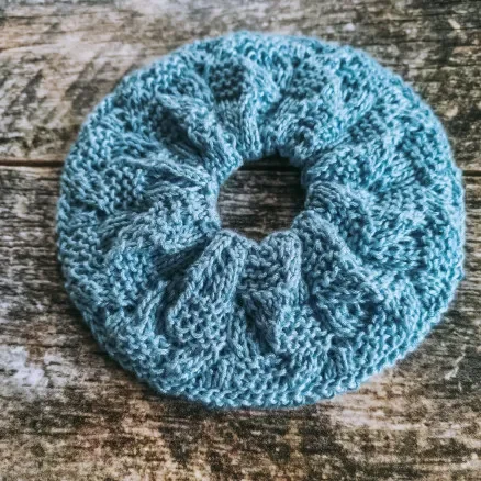Populärt val Scrunchie 3 av Rito Krea – Scrunchie Stickmönster 15 cm