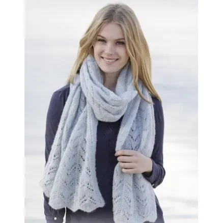 Â Sweet Carolina by DROPS Design – Halsduk stickmönster 170x48 cm Fynd