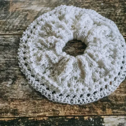 Scrunchie 4 av Rito Krea – Scrunchie Stickmönster 16 cm Erbjudande