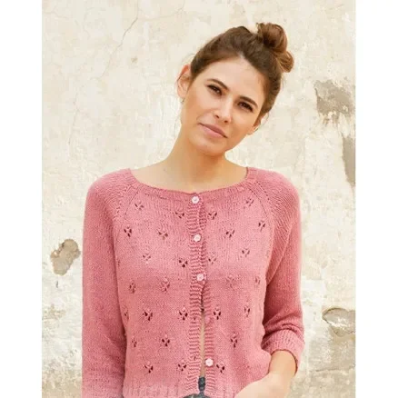Raspberry Kiss by DROPS Design – Jacka stickmönster str. S – XXXL I lager