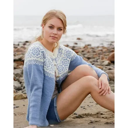 Begränsat antal Periwinkle Jacket by DROPS Design – Jacka Stickmönster str. S – XXXL
