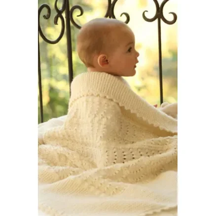 Extra rabatt Princess Chantilly by DROPS Design – Baby Filt Stickmönster 65x80 cm