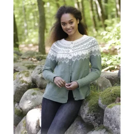 Bästa pris Perles du Nord Jacket by DROPS Design – Jacka Stickmönster strl. S – XXXL