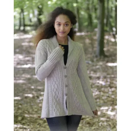Morgan’s Daughter Jacket by DROPS Design – Jacka Stickmönster strl. S – XXXL I lager