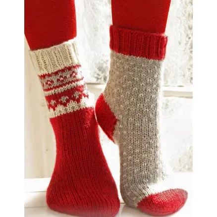 Expressleverans Twinkle Toes by DROPS Design 1 – Julstrumpor Grå med Prickar Stick-mönster strl. 22/23 – 41/43