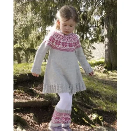 Handla nu Forest Dance by DROPS Design – Klänning Stick-mönster strl. 3/4 – 11/12 år