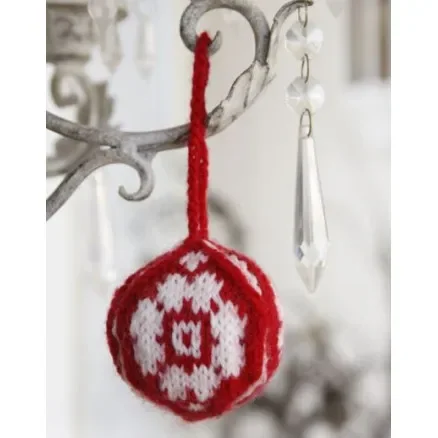 Julkulor by DROPS Design – Julkulor Julpynt Stickbeskrivning 8-9 cm – 4 st Nyhet