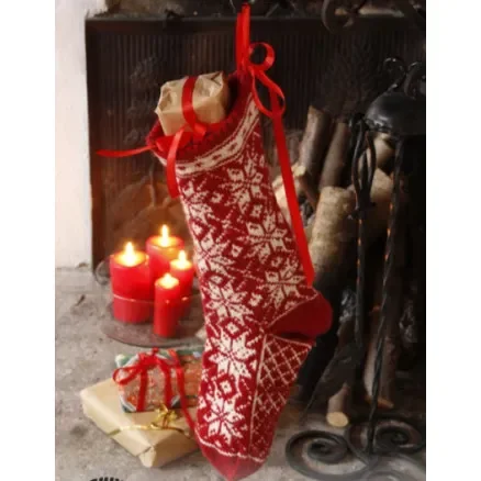 Beställ idag Mr. Kringle’s Stocking by DROPS Design – Julstrumpa Stickbeskrivning ft 35x25 cm