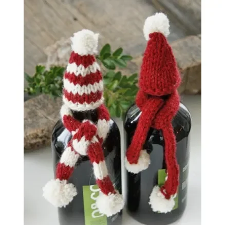 North Pole Pals by DROPS Design – Julpynt Mössa og Halsduk till flaska Stickbeskrivning Säker betalning
