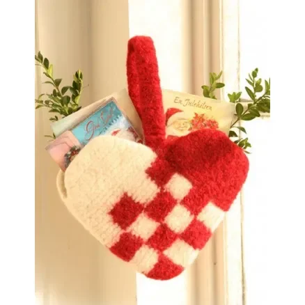 Snabb frakt Julhjärta by DROPS Design – Filtat Julhjärta Julpynt Stickbeskrivning 20x26 cm