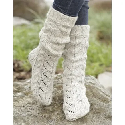 White Cables by DROPS Design – Sockar Stick-mönster strl. 35/37 – 41/43 Endast idag