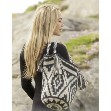 Santa Fe by DROPS Design – Väska Virk-mönster 67x34 cm Nyhet