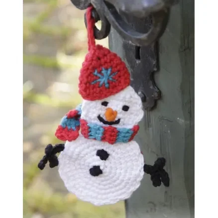 Populärt val Olaf by DROPS Design – Snögubbe Julpynt Virk-mönster16 cm – 2 st.