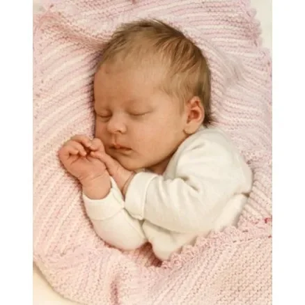 Sista chansen Dream Date by DROPS Design – Baby Filt Stick-mönster 34x51 cm eller 50x75 cm