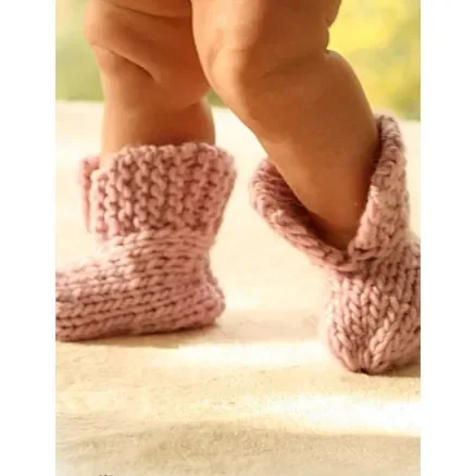 Lågt pris Little Peach by DROPS Design – Baby Poncho og Tofflor Stick-mönster strl. 1/3 mdr – 3/4 år