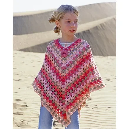 Kampanjpris Little Sophie by DROPS Design – Poncho Virk-opskrift str. 5/7 – 12/14 år
