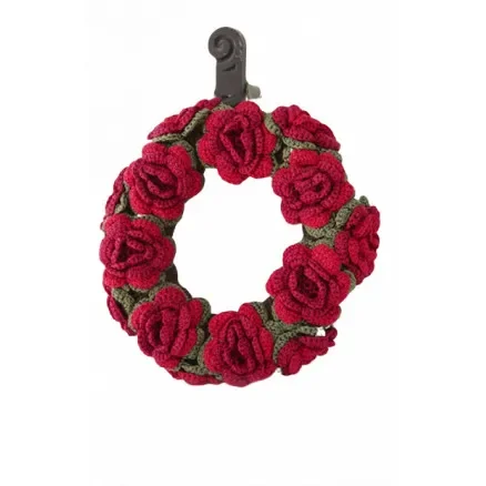 Fynd Christmas in Bloom by DROPS Design – Julkrans med blommor Virkmönster 22 cm