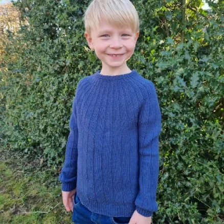 Sevenone Sweater Junior från Knit by Nees – Garnpaket till Sevenone Sweater Junior storlek 4-12 år Expressleverans