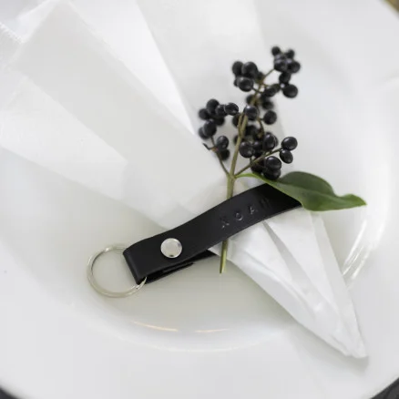 Nyckelring av läderrem av Rito Krea – DIY Guide Nyckelringar – 10 st I lager
