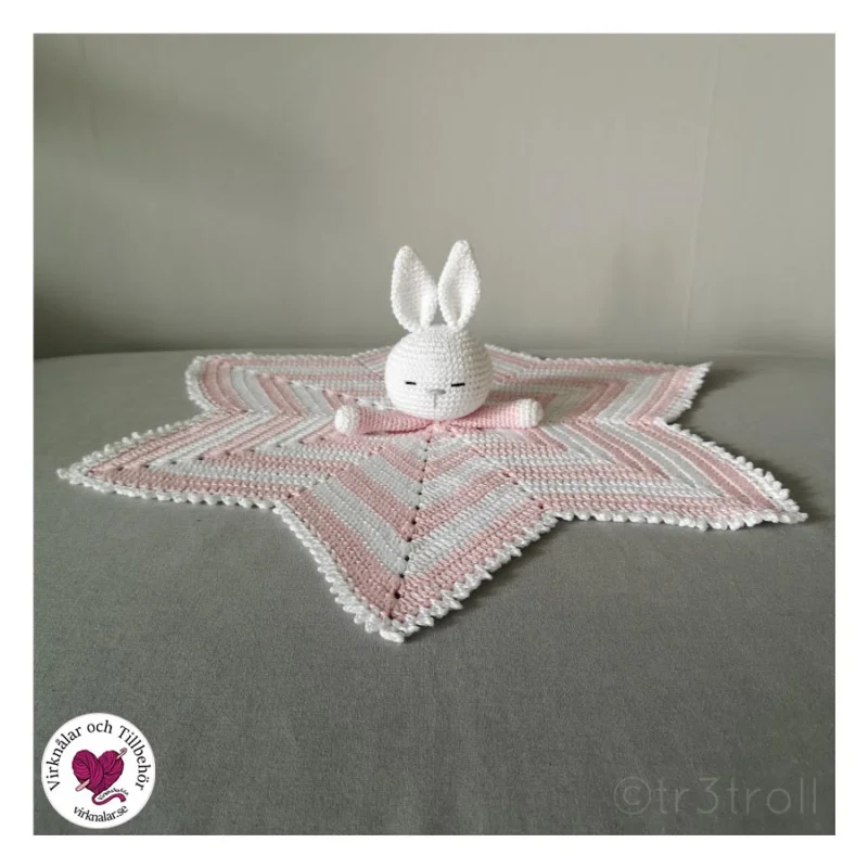 Materialkit Virka Snuttefilt Kanin Hunni Bunni TreTroll Vit o Rosa Handla nu