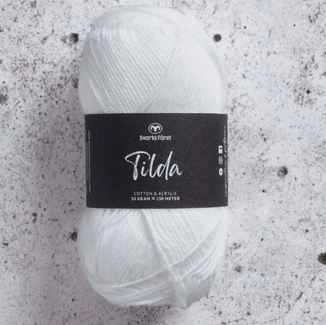 Handla nu Tilda garn 50 g Svarta Fåret Vit Nr 04