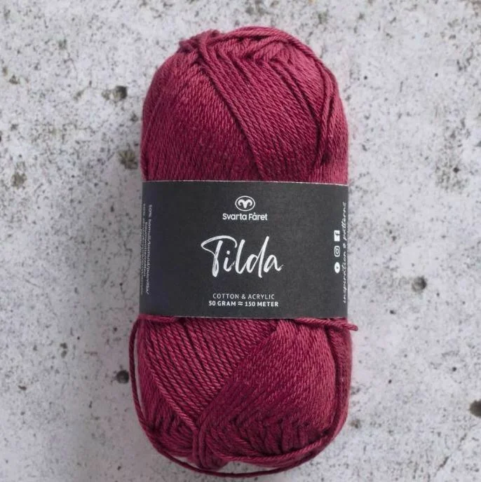 Tilda garn 50 g Svarta Fåret Ruby Wine Red Nr 49 I lager