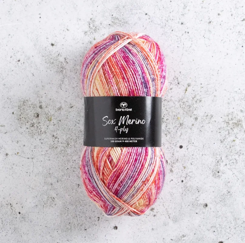 Handla nu Svarta Fåret Sox Merino 4 ply, 100g Pulp Fiction