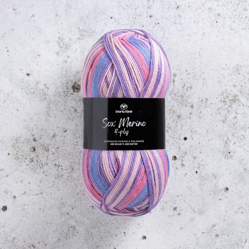 Svarta Fåret Sox Merino 4 ply, 100g Bubblegum Pop Beställ idag