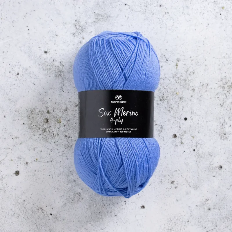 Svarta Fåret Sox Merino 4 ply, 100g Studio Blue Kampanj